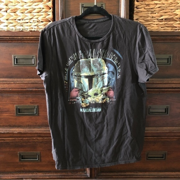 Star Wars: The Mandalorian white short sleeve graphic tee in size M - Picture 1 of 6